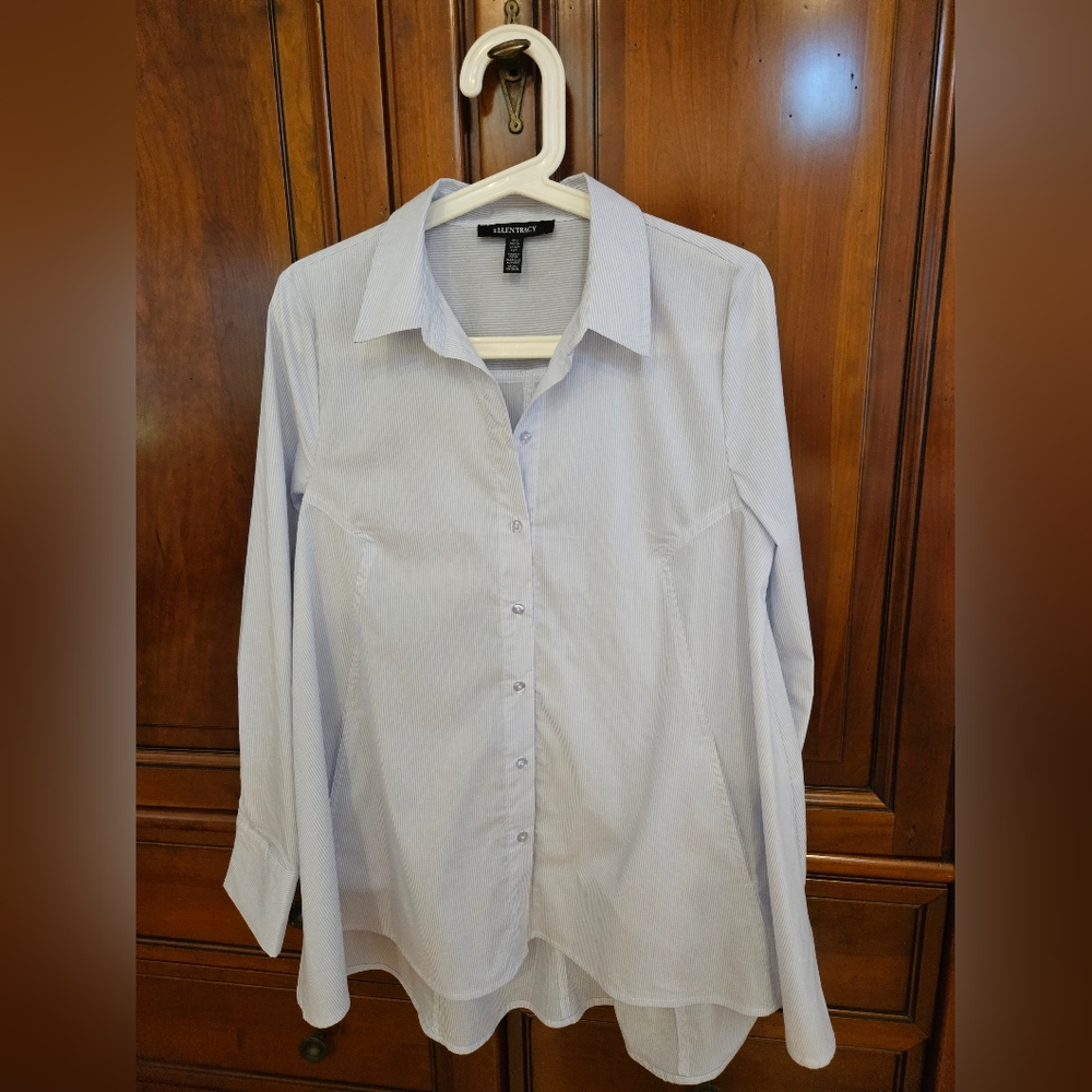 Ellen Tracy Light Button Front blue and white striped trapeze blouse. Size S.